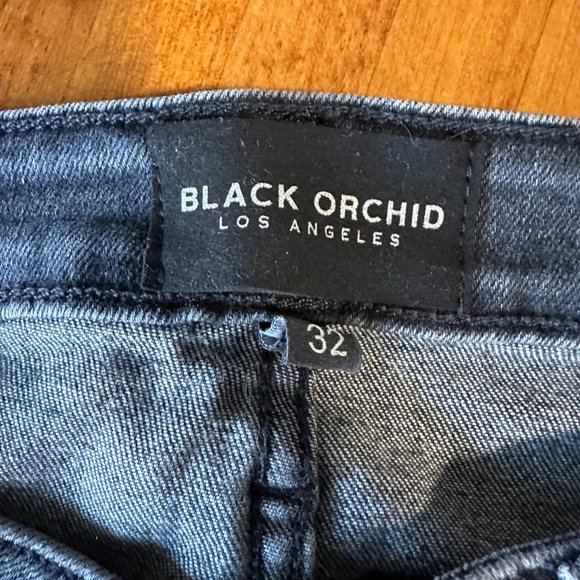 Black Orchid Liquify Jude Mid Rise Skinny Jeans - Picture 5 of 5